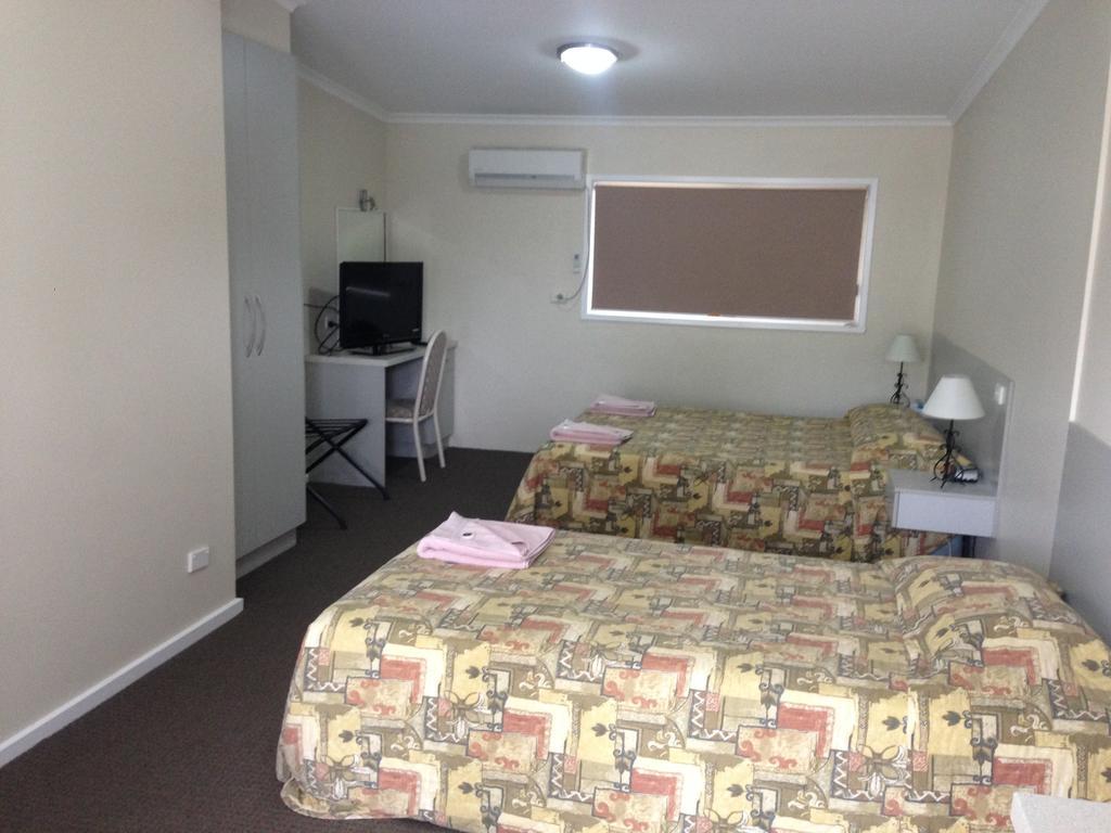 Mia Motel Griffith Room photo